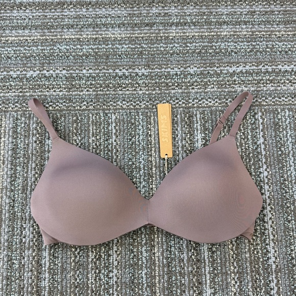 SKIMS | Wireless Form Push-Up Plunge Bra NWT - Picture 1 of 8